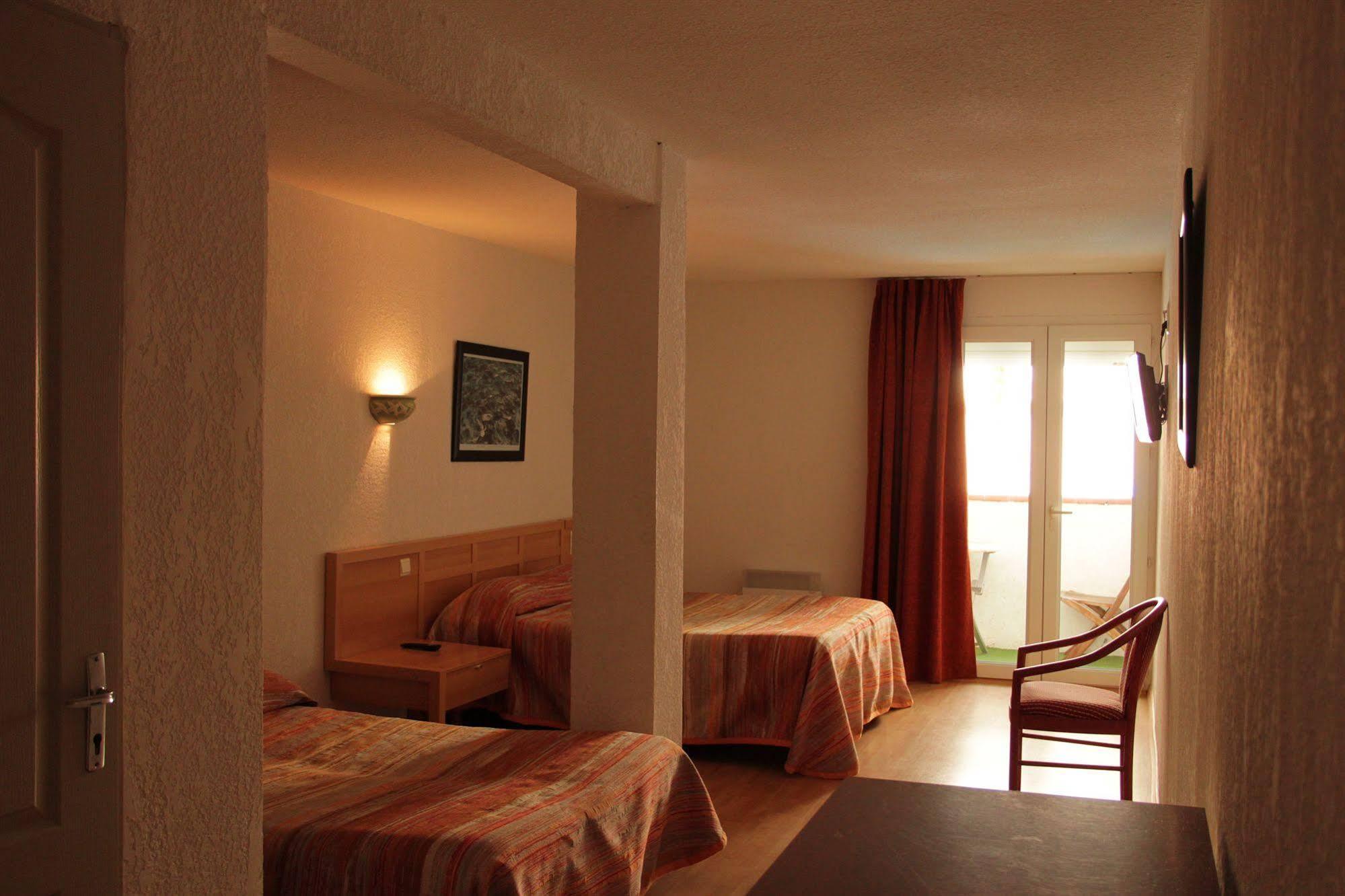 Hotel Saint Georges, Face A La Mer กาเนต์-อ็อง-รูสซียง ภายนอก รูปภาพ